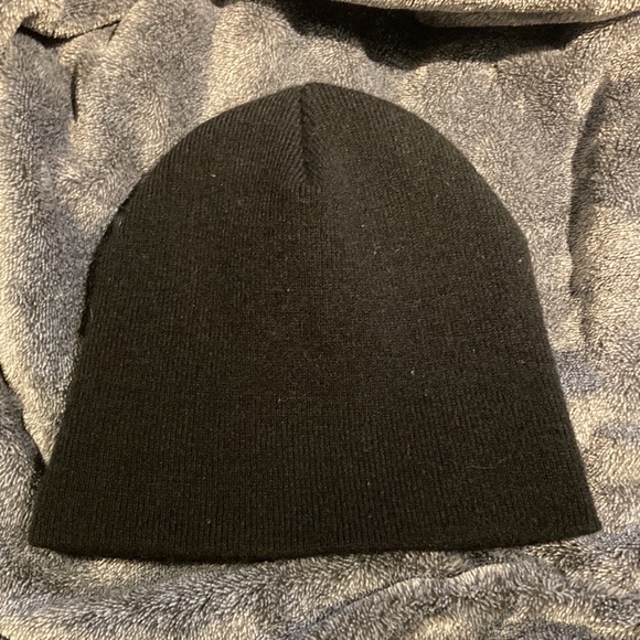 black beanie - Picture 2 of 4